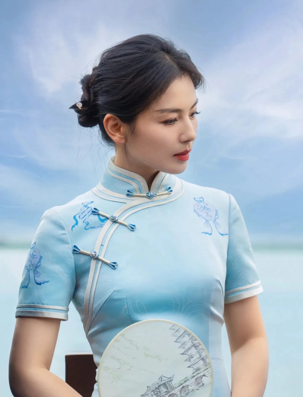 刘涛一身旗袍,尽显东方女性柔美!
