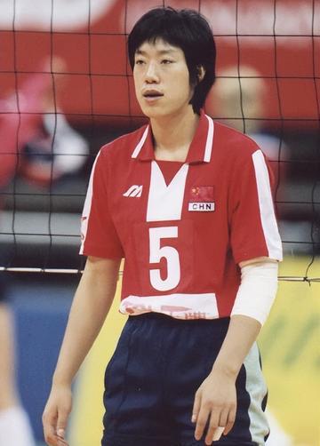 中国女排叛徒王怡,戏耍郎平叛逃出国,被除名,如今下场如何