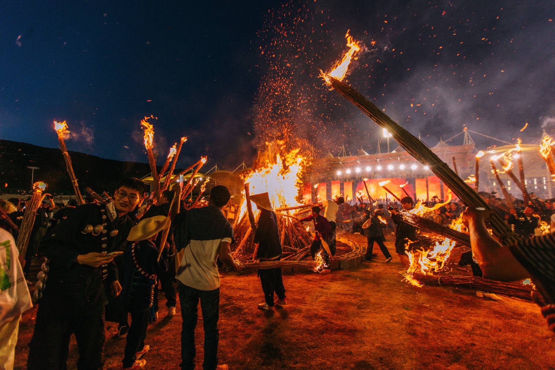 烈焰映辉·共庆火把——民族之魂的炽热交响