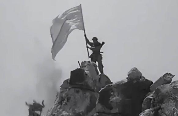 上甘岭一战伤亡过大,王近山问秦基伟:我们是打还是撤?