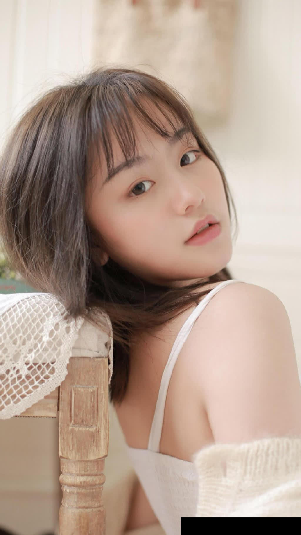 白皙气质美女优雅迷人写真图片手机壁纸