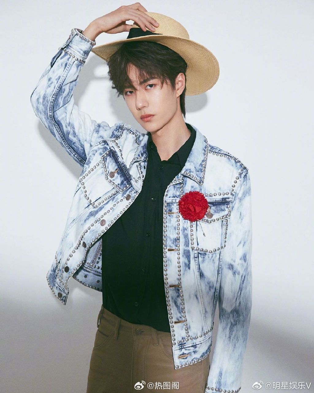 王一博# 帅气牛仔衣干净清爽,最酷的仔!