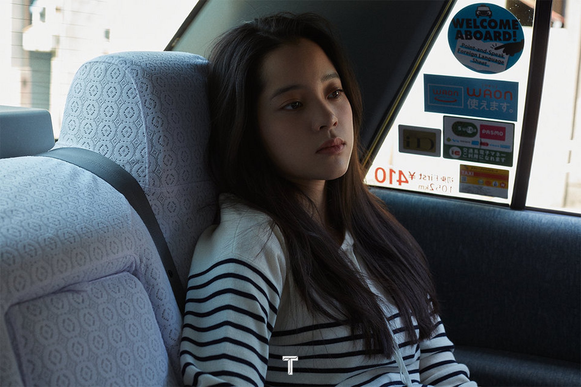 欧阳娜娜"日系风"杂志封面曝光街头背大提琴变文艺少女