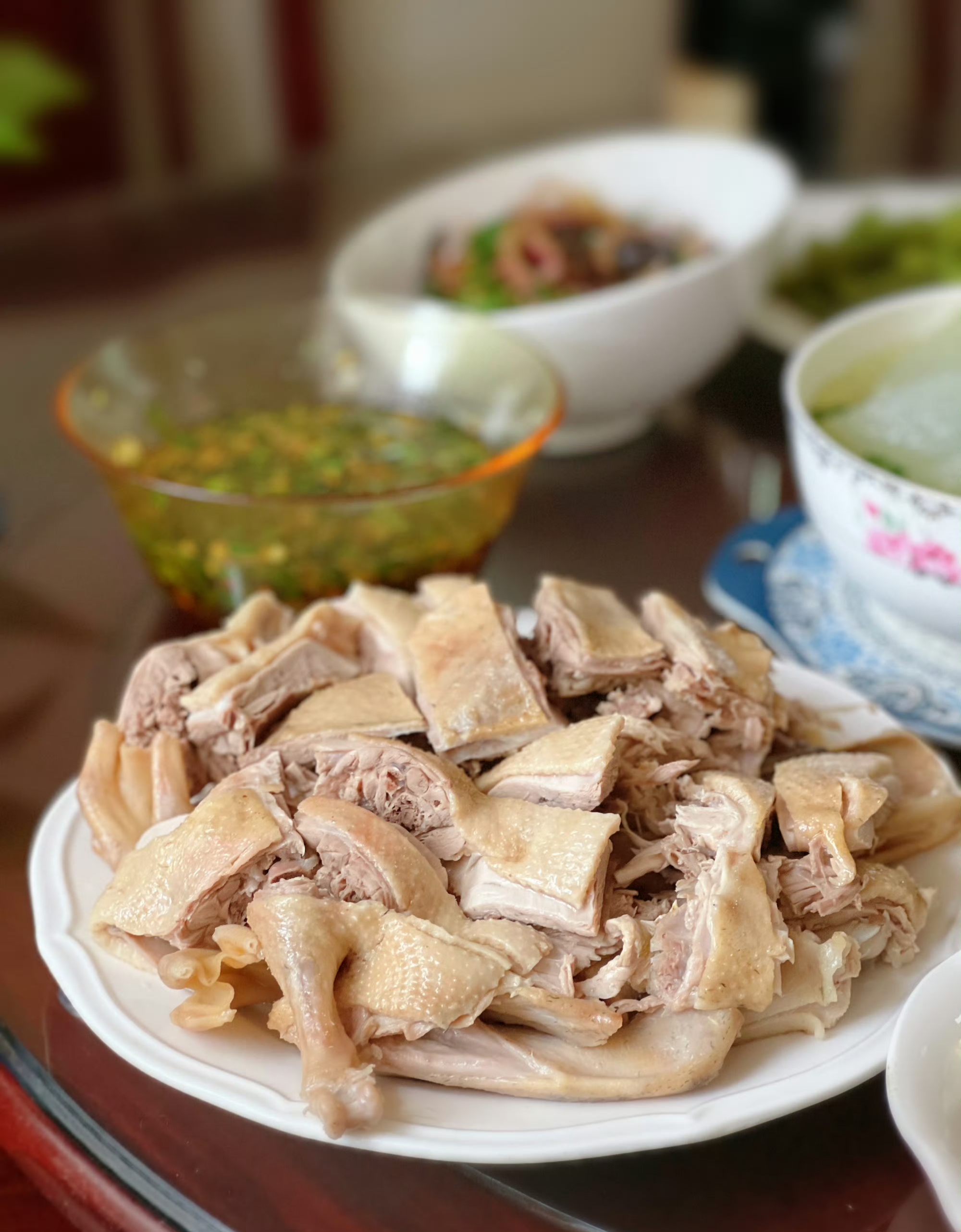 今日晚餐: 白切鸭,白切肉,冬瓜鸭汤. 毛豆,拌茄子,凉拌洋葱木耳,卷饼.