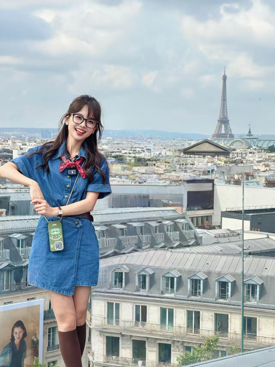 央视总台记者王冰冰,晒巴黎游玩照,这也太好看了吧.