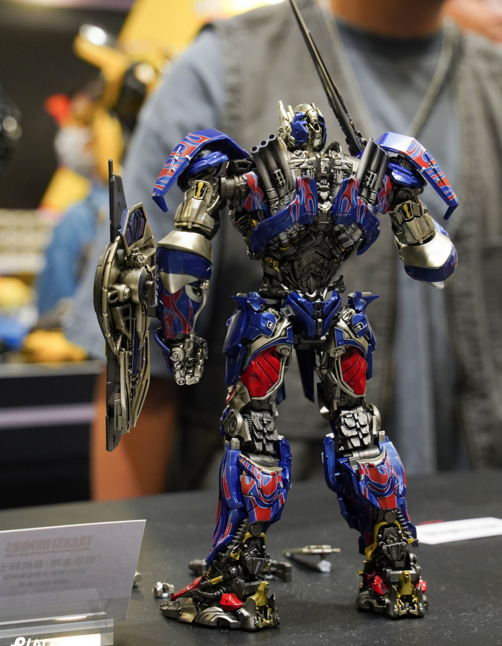 模型欣赏:yolopark amk pro骑士擎天柱会展实物展示,配件包括审判之剑