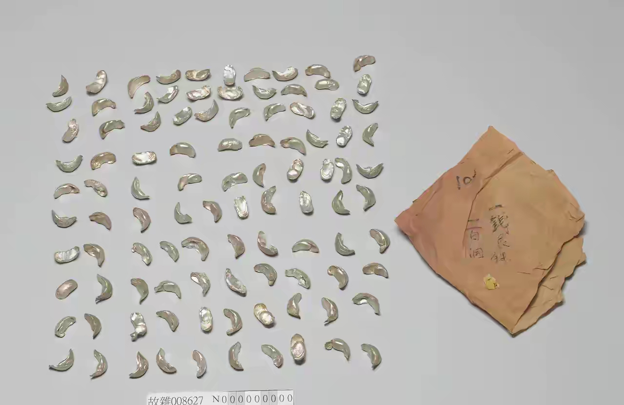 后宫嫔妃使用的小银角子,也叫小银锞,小银锭, 类似我们今天的零钱