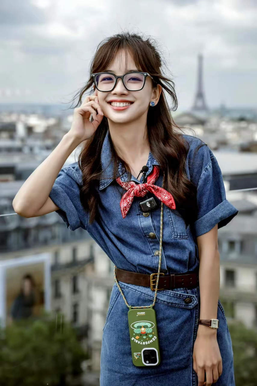 央视总台记者王冰冰,晒巴黎游玩照,这也太好看了吧.