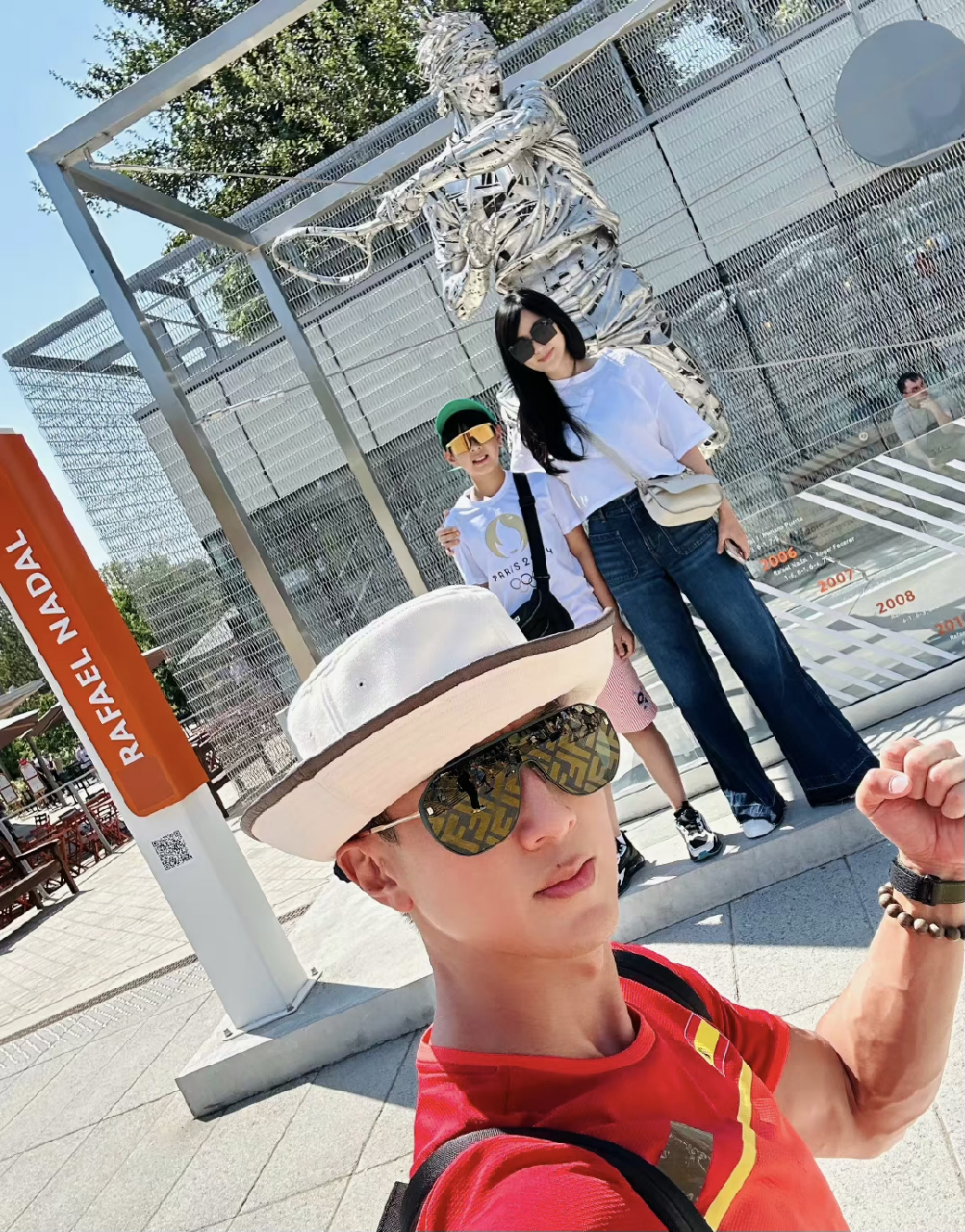 吴尊带老婆孩子看奥运会,女儿neinei缺席,回复粉丝儿子max长高又长胖