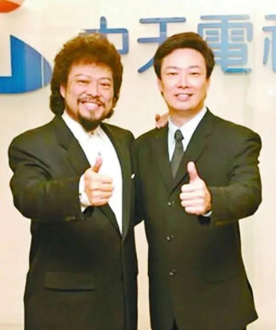 一次,张菲问费玉清:"你从来都不打算娶个老婆?