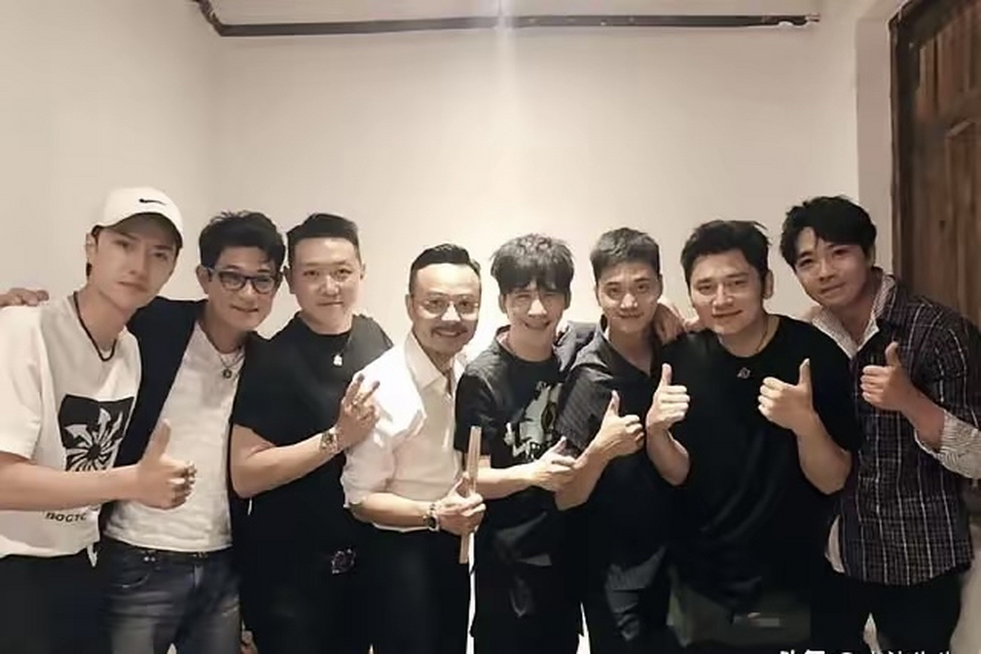 1,汪涵--退居幕后; 2,欧弟--淡出娱乐圈,公布了新恋情,女友怀孕; 3