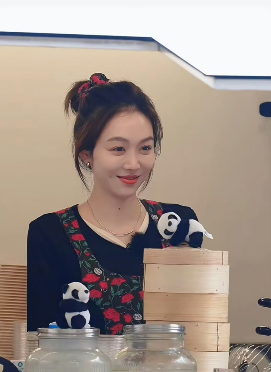 姜妍真是温婉居家第一人,为啥没火起来呢?