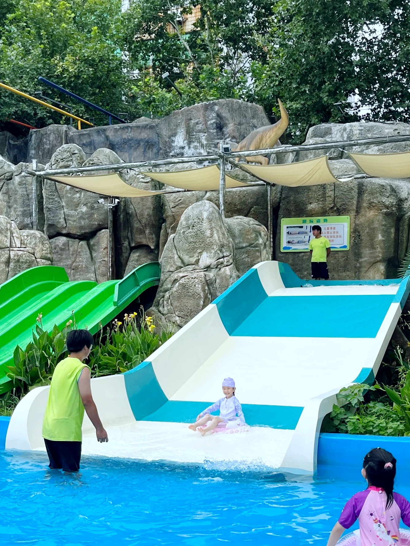 一踏入那大门,嘿,早上十点整,还有场热乎乎的欢迎仪式,感觉自个儿