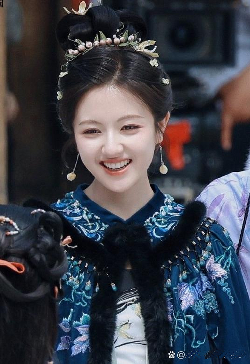 李兰迪的五官温婉大气但贴头皮造型不适合她,梦回好多造型都踩到雷点