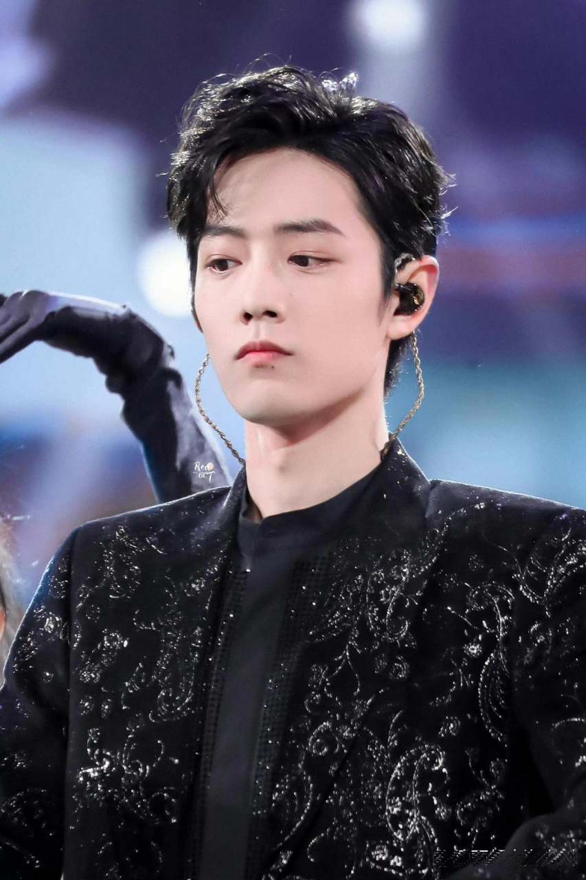 肖战在2019年与2024年之间,既有变化又有保持不变的地方,肖战的才华与