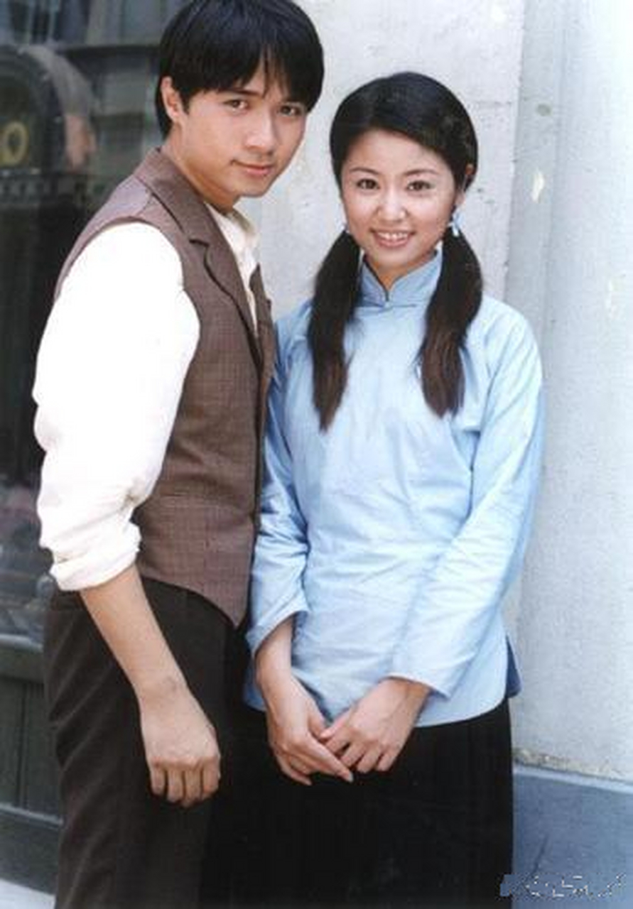 年轻时候的林心如与古巨基是那么青涩稚嫩,那时候的林心如,清纯靓丽