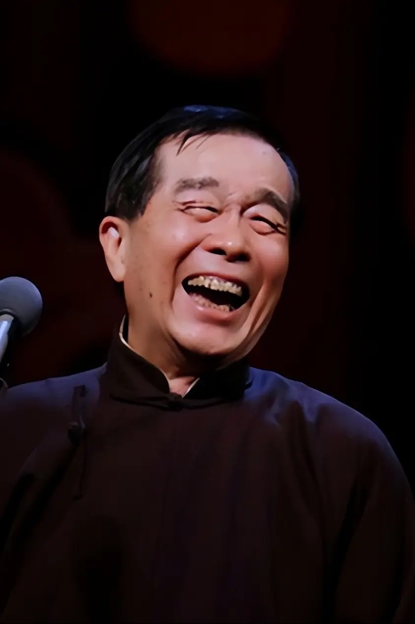 演员,石富宽,就收了四个徒弟,简直撑起了德云社的半边天,最不出名的刘