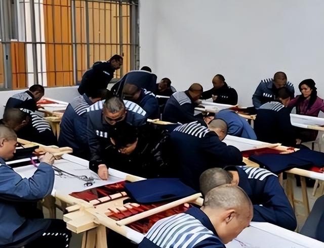 被判"无期"的人,每天在监狱里干些什么?答案来了