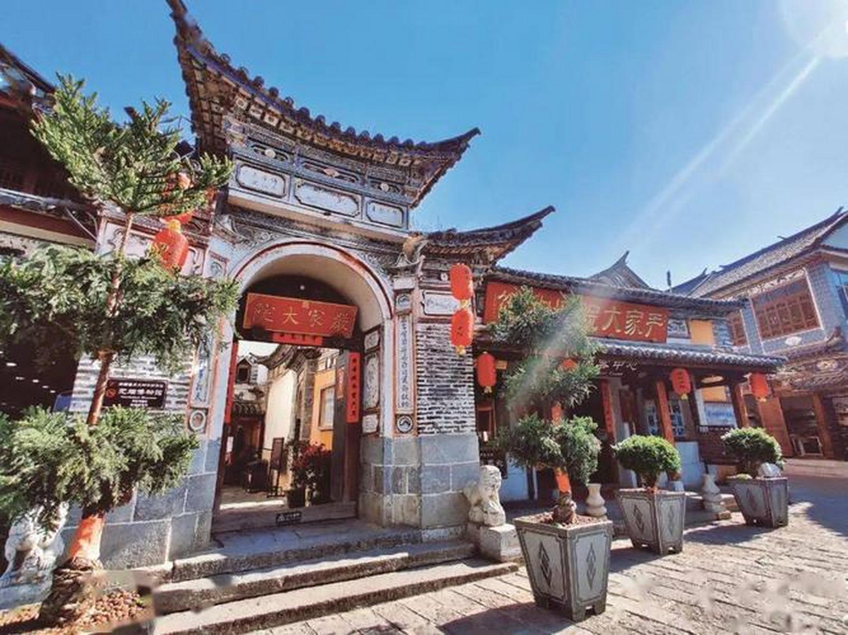 夏日漫游山河卷#大理喜洲古镇:它以其保存完好的白族民居著称.