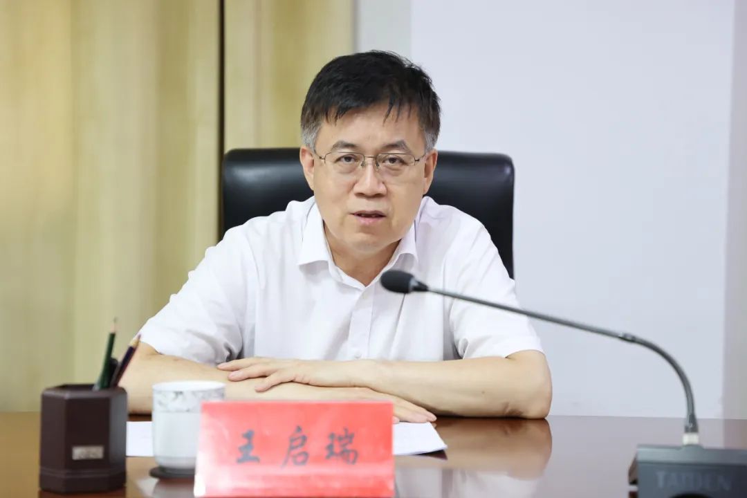 王启瑞肯定了往届选调生在实践锻炼中所