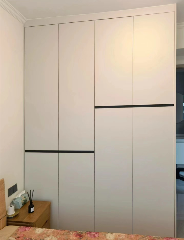 定制衣柜为啥颜值差距这么大?柜门布局是关键,别光盯着一门到顶