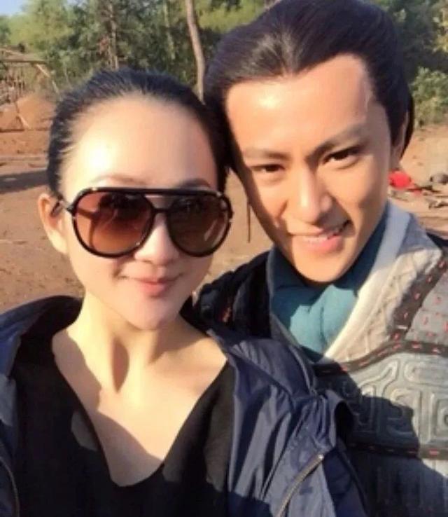 她将弟弟带入娱乐圈,如今自己无人问津,弟弟却是红透半边天