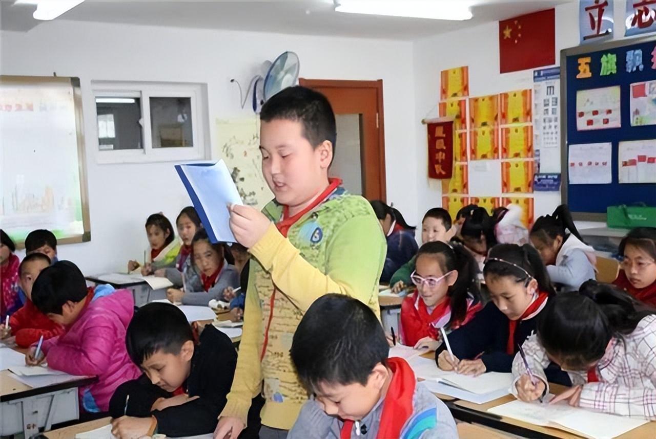 小学生《回头歌》唱火,全班同学全被"调戏",老师想要当场拜师
