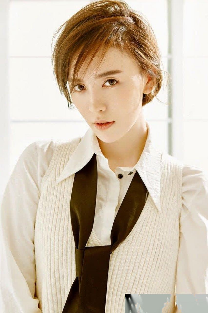 御姐诱惑:吕佳容