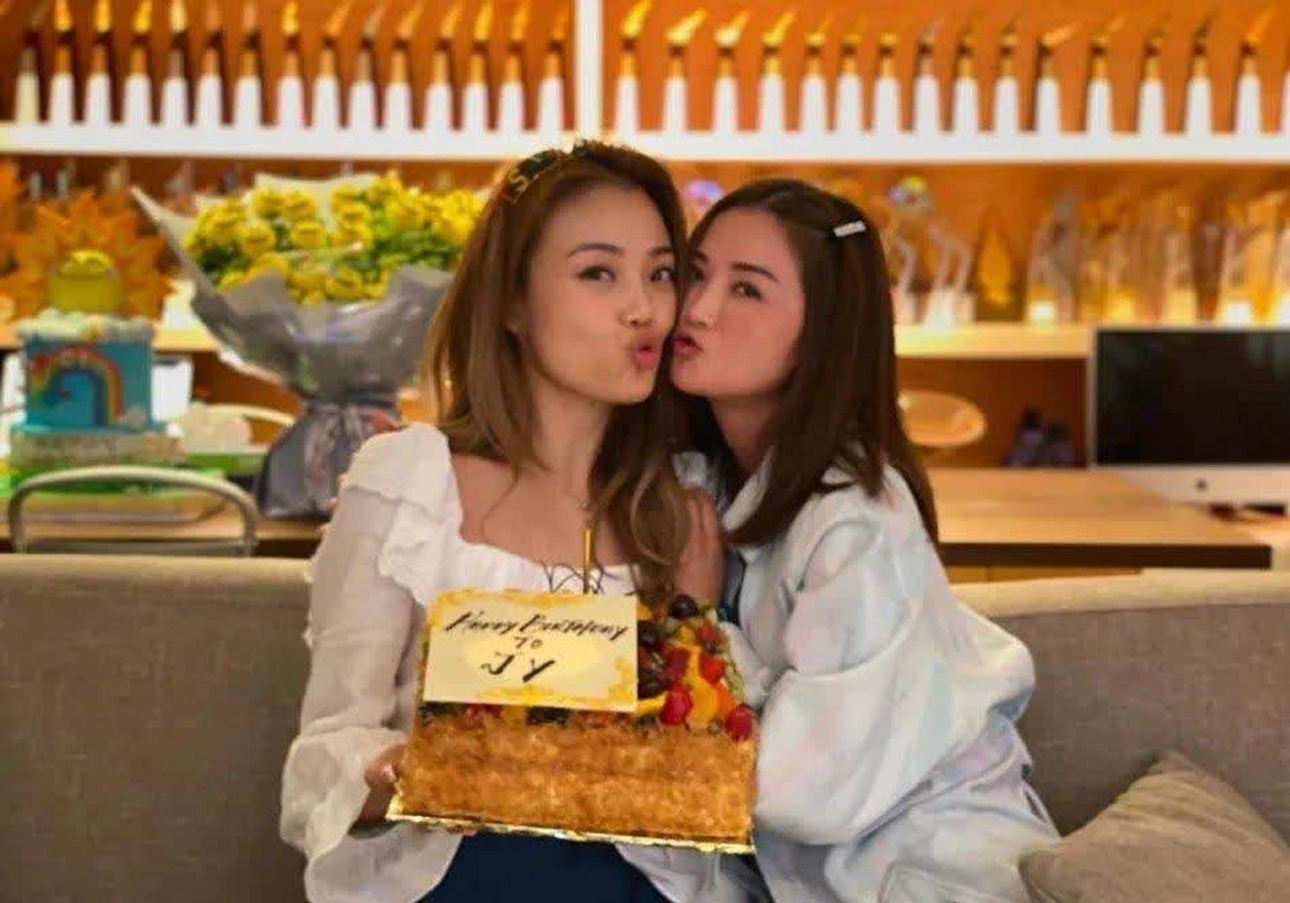 阿sa为闺蜜容祖儿庆祝生日