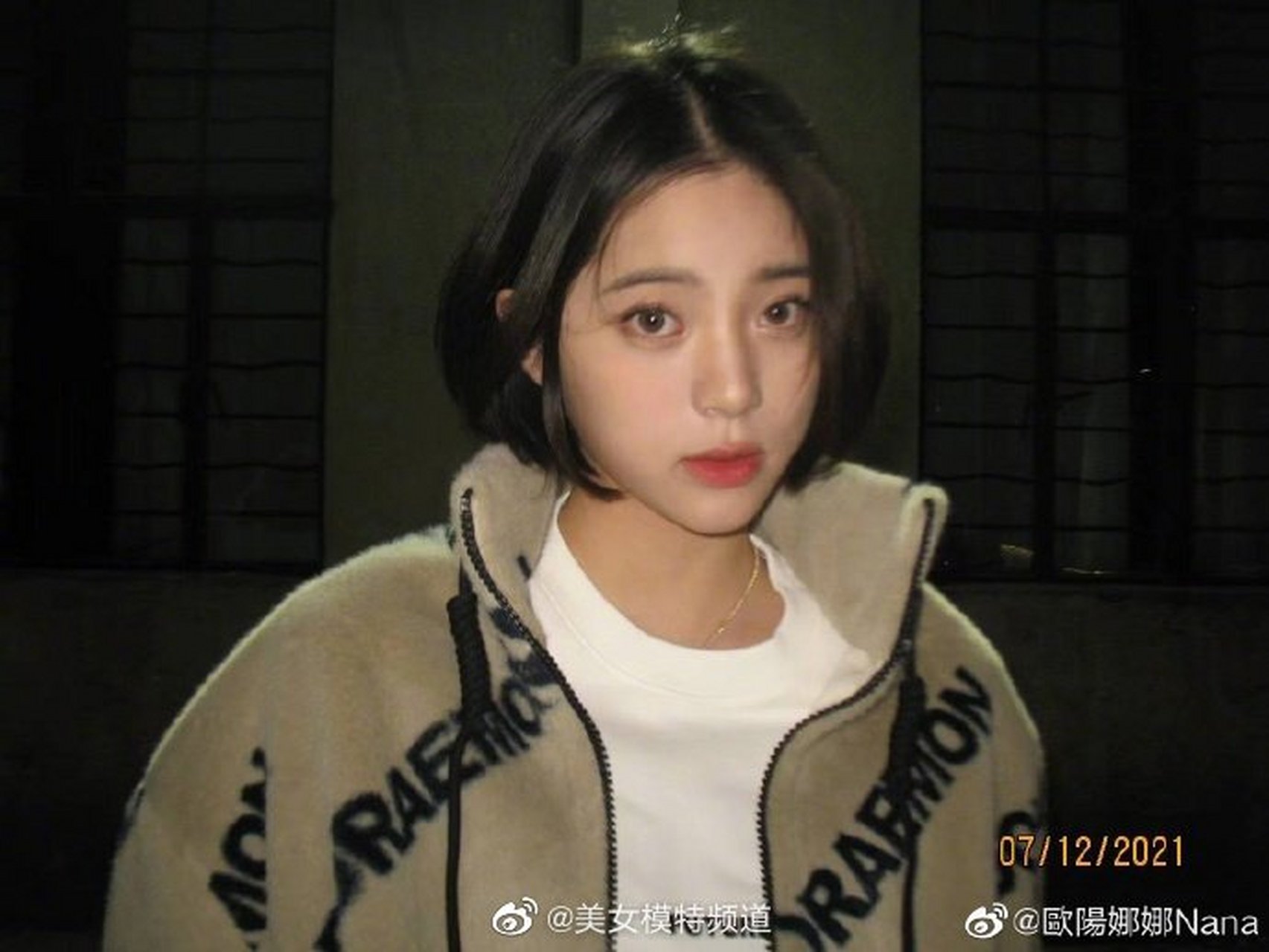 欧阳娜娜分享米兰下班日常齐耳短发造型温婉文静