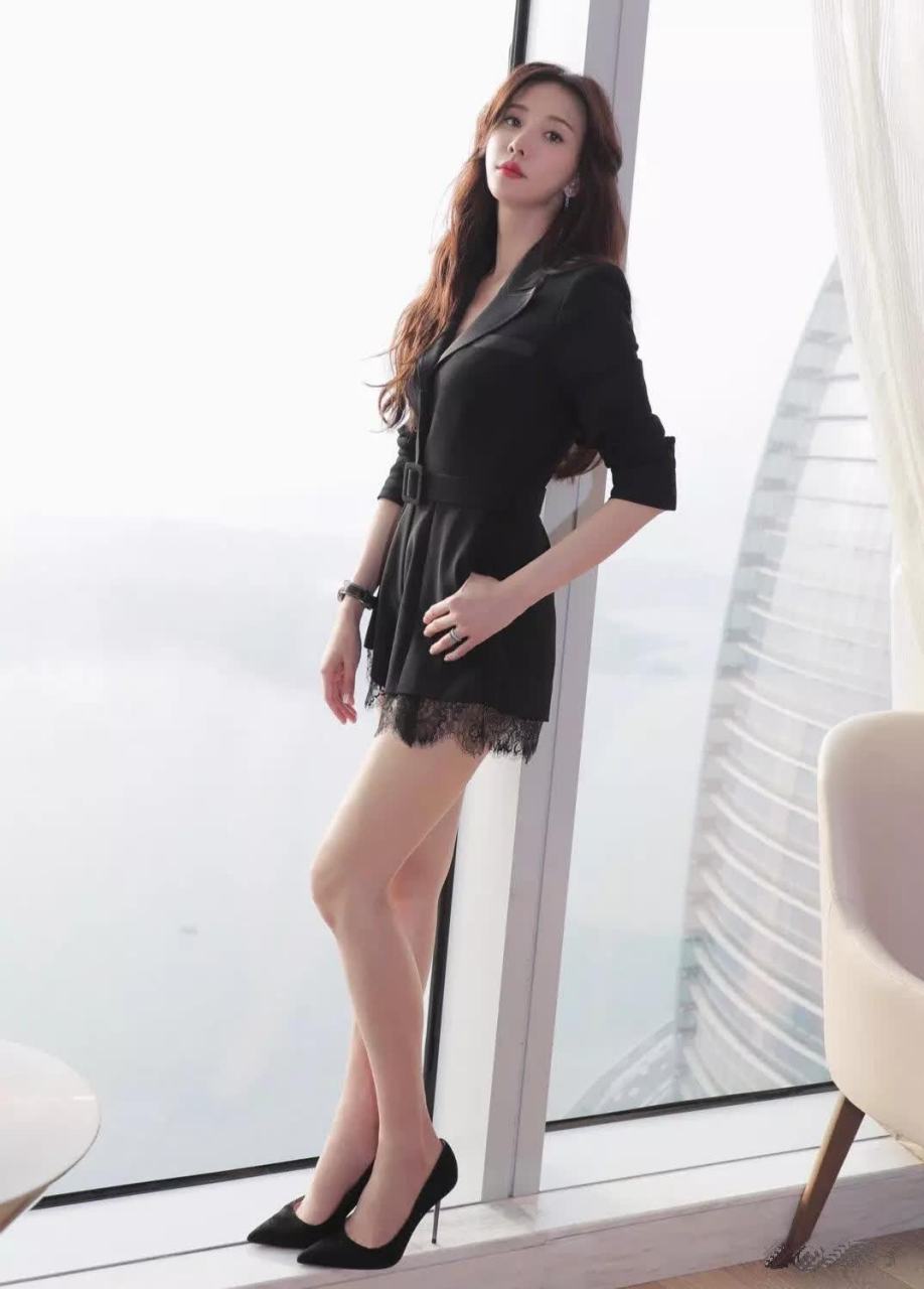 林志玲黑色蕾丝小短裙