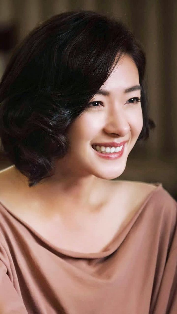 万茜精美壁纸,笑容甜美,眼睛灵动有活力,真的很美很美