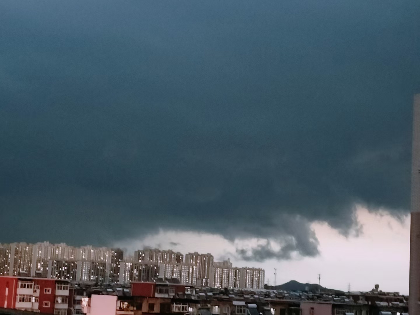 老龙王下雨图片