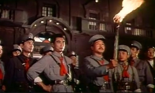 南昌城头:一声枪响,撕裂黎明前的黑暗