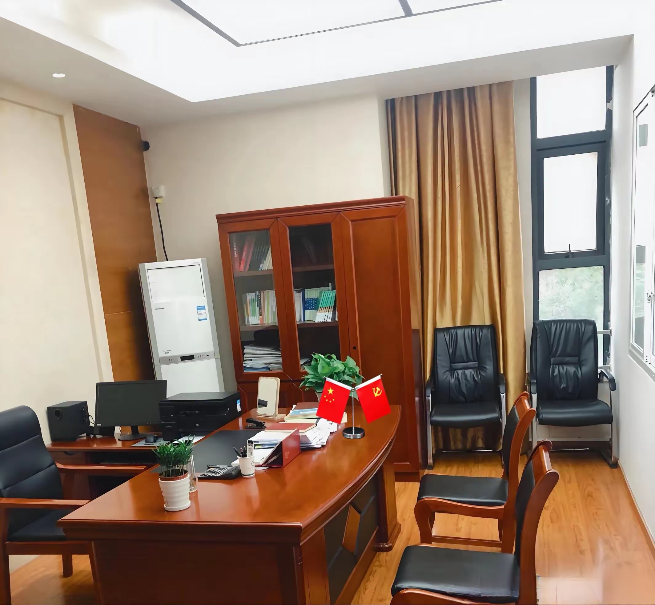 真是没想到,领导居然想提拔我当办公室主任,然而,经过一番深思熟虑,我