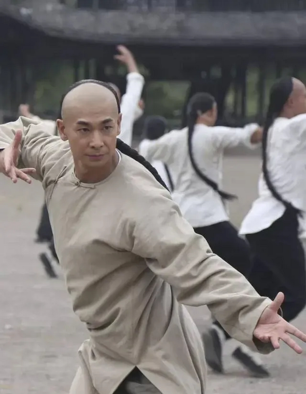 黄飞鸿4个儿子的最终结局  1,黄汉林——黄飞鸿长子,广东佛山人,在宝