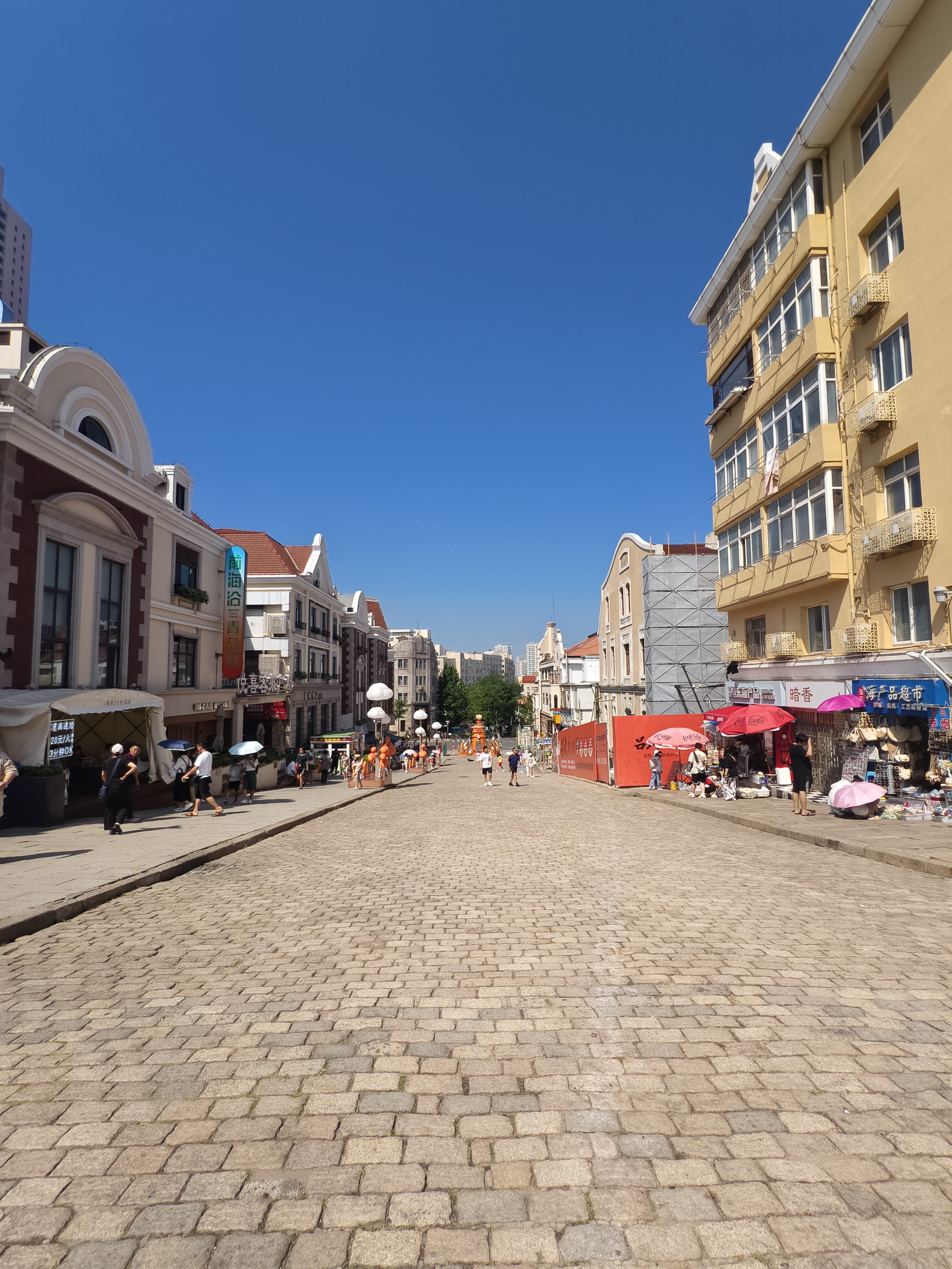 今天青岛太热了,不但热,且潮且闷.