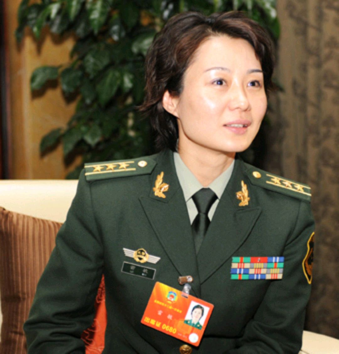 中国第一警花,武警少将副司令员,雷敏简历