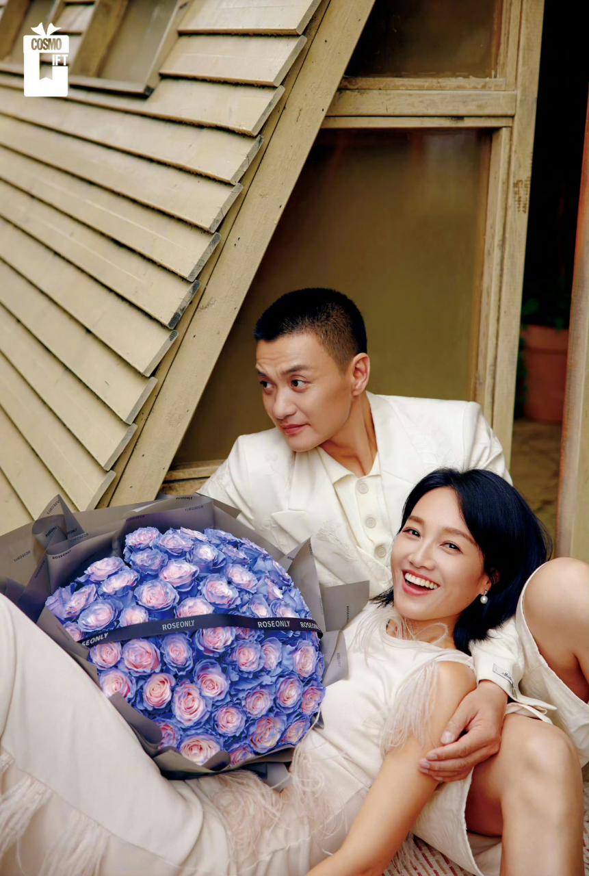 朱丹周一围七夕时尚大片,没有语言也能感觉到两人感情不错,朱丹笑得是