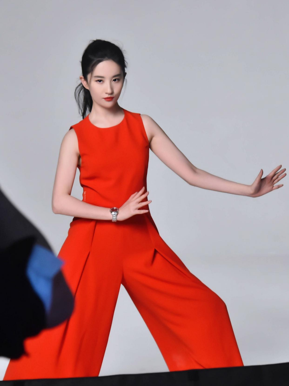 红衣刘亦菲,美得不像话