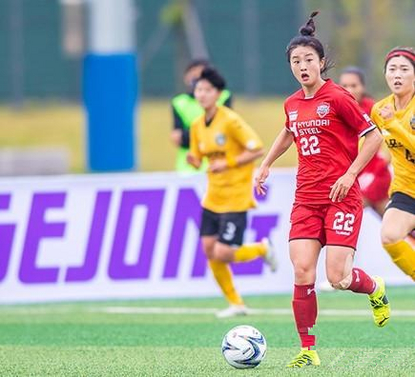 被誉为韩国女足卡戴珊,下肢力量超劲爆的崔宥莉!