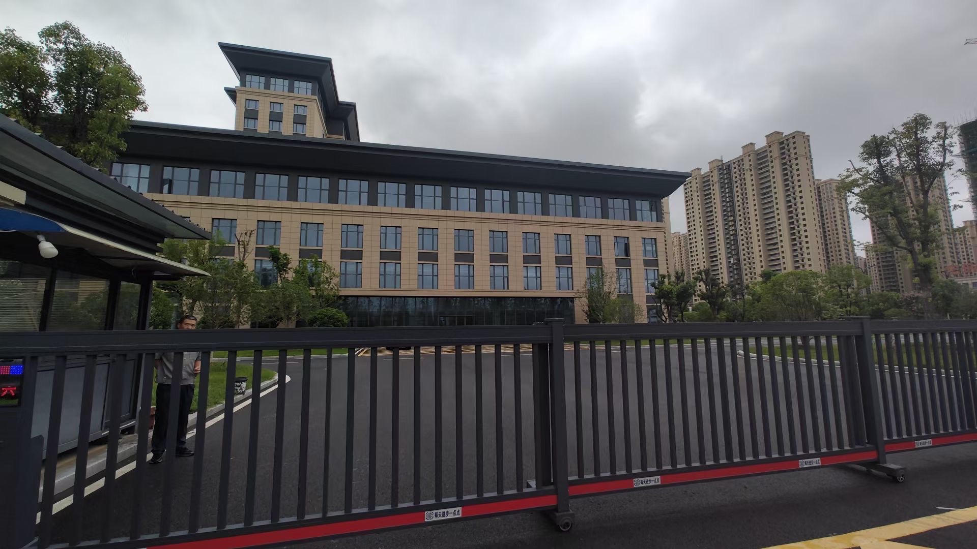 中午接受委托后,下午第一时间赶往看守所会见,接下来