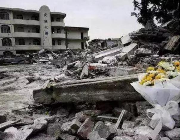 汶川大地震学校照片图片