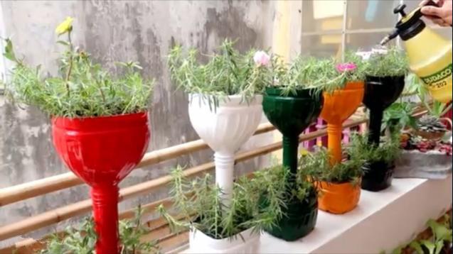 别人不要的饮料瓶,被他改成五颜六色花盆,过程引近450万人围观
