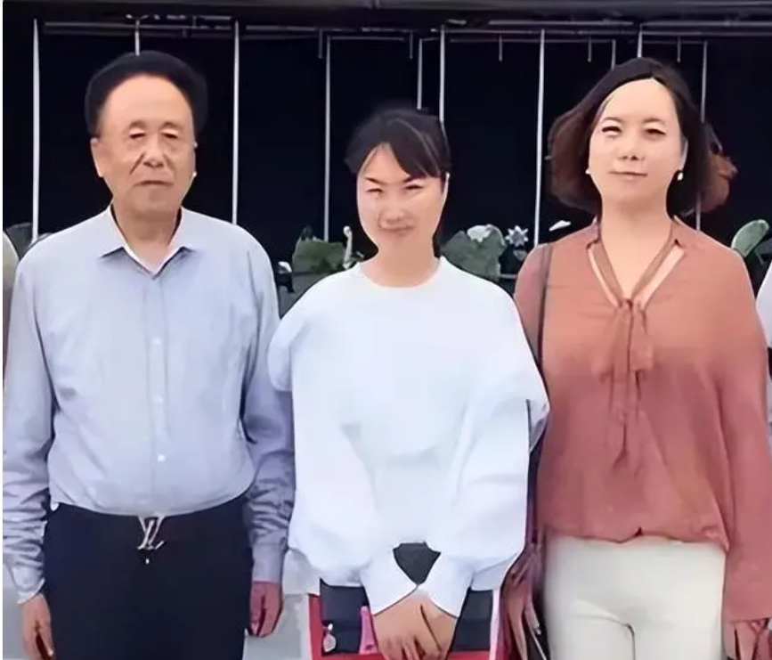 湖南"首富"倪福林:养10位情妇生下11个私生子,晚上睡觉翻牌子