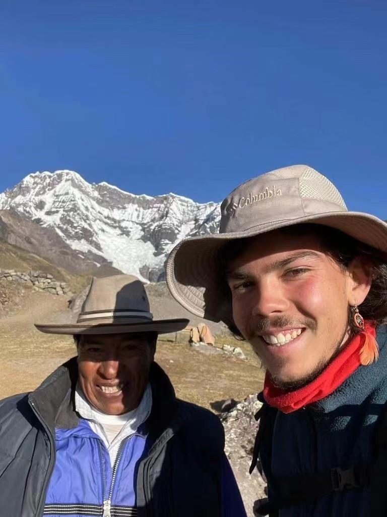 我00后法国人,到世界各地旅行,发现中国人热情和善良,备受感动