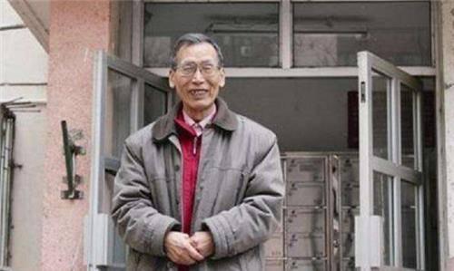 坚守!中国最小的使馆,仅1个外交官驻守,自己种菜住草屋
