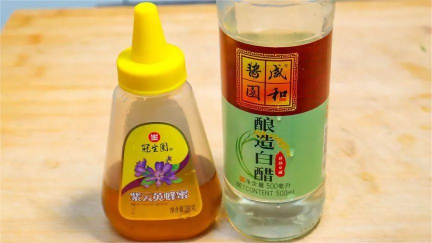 白醋和蜂蜜水的作用(白醋和蜂蜜泡水喝的功效)