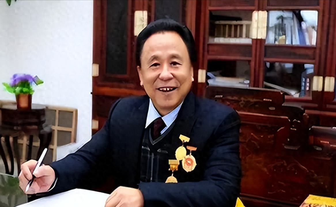 湖南"首富"倪福林:养10位情妇生下11个私生子,晚上睡觉翻牌子