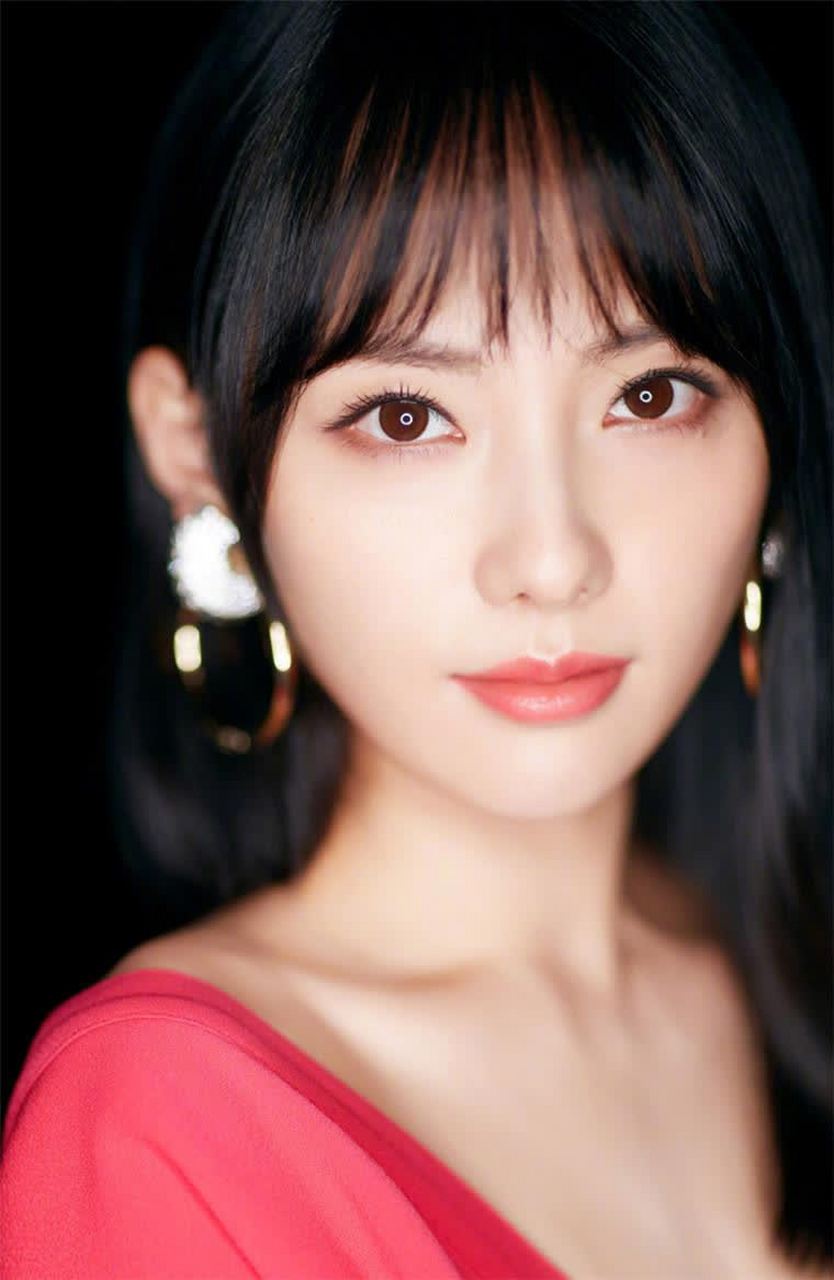 甜美精致:张嘉倪
